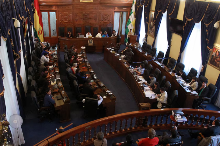 Senado investiga bloqueos pero deja en el olvido gasolina adulterada y deuda de 14.418 millones